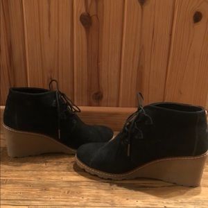 Toms wedges size nine